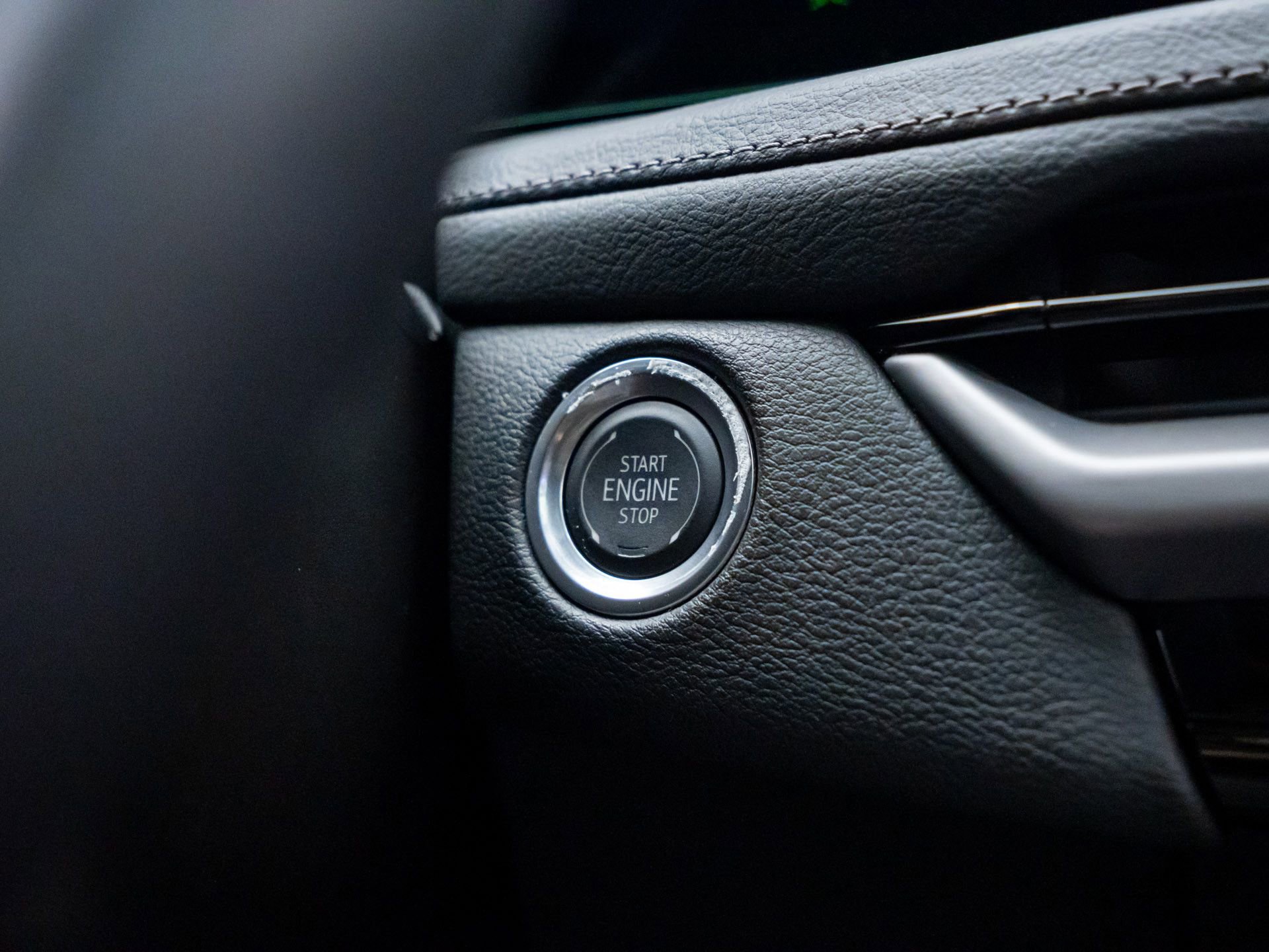 Certified 2025 Cadillac XT4 Premium Luxury AWD/4WD image 24