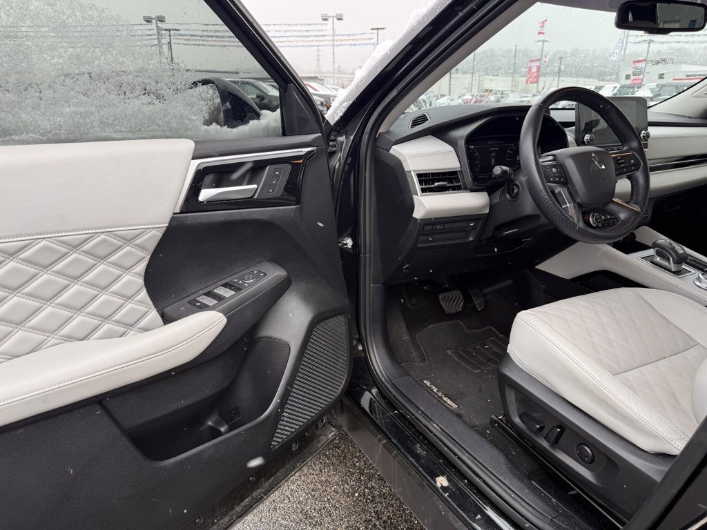 Used 2024 Mitsubishi Outlander SEL image 12