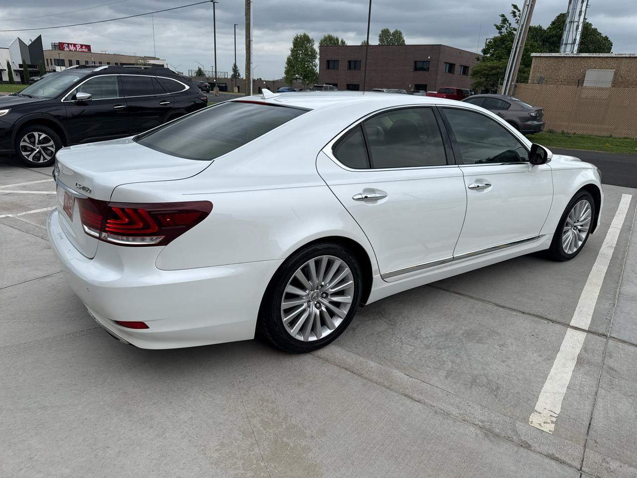 Used 2013 Lexus LS 460 w/ Comfort Pkg RWD image 11