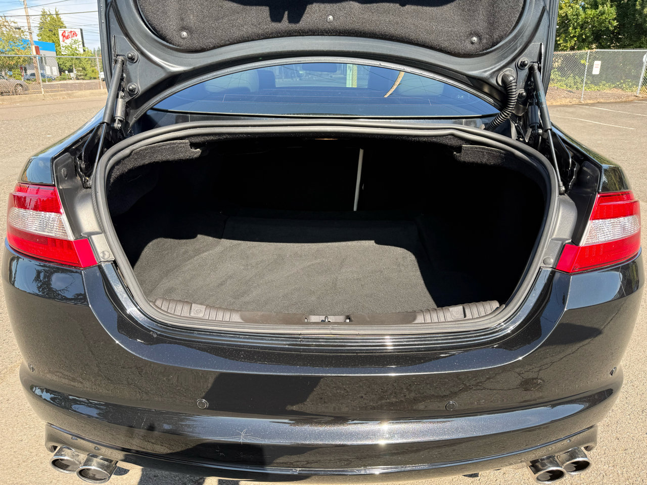 Used 2010 Jaguar XF R image 16