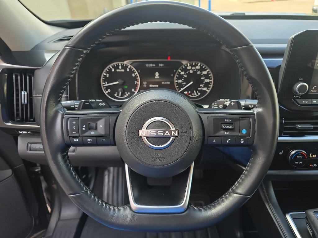 Used 2024 Nissan Pathfinder SV image 14
