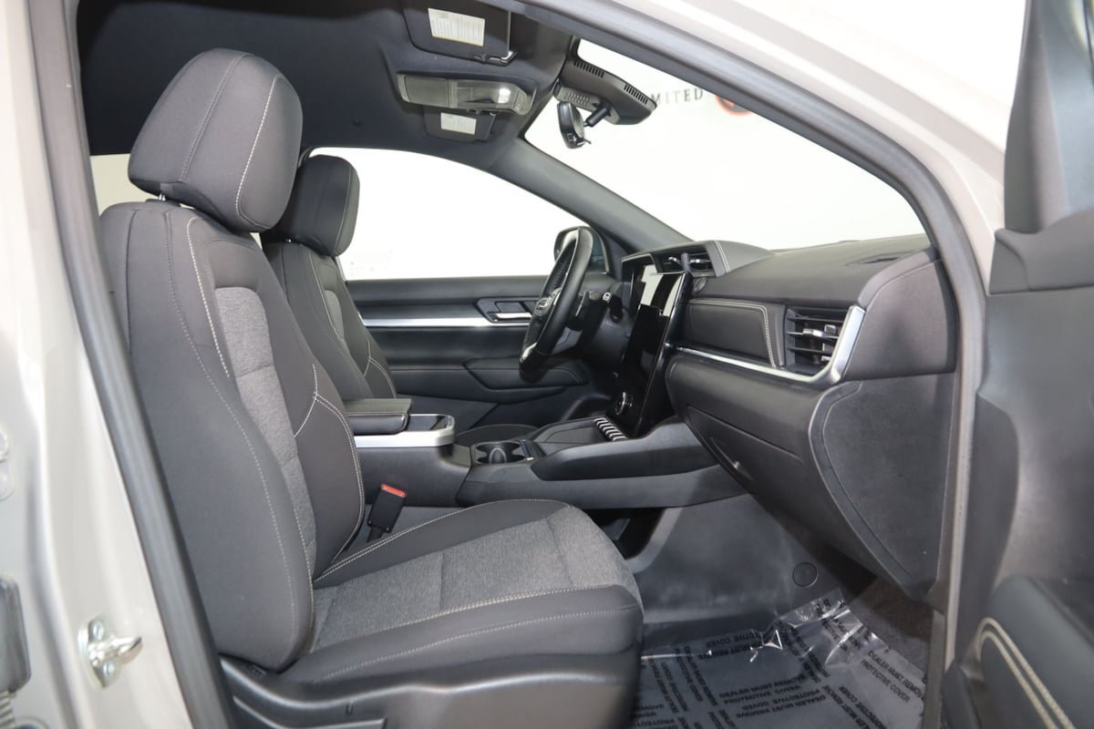 Used 2025 GMC Terrain Elevation w/ Technology Package II AWD/4WD image 13