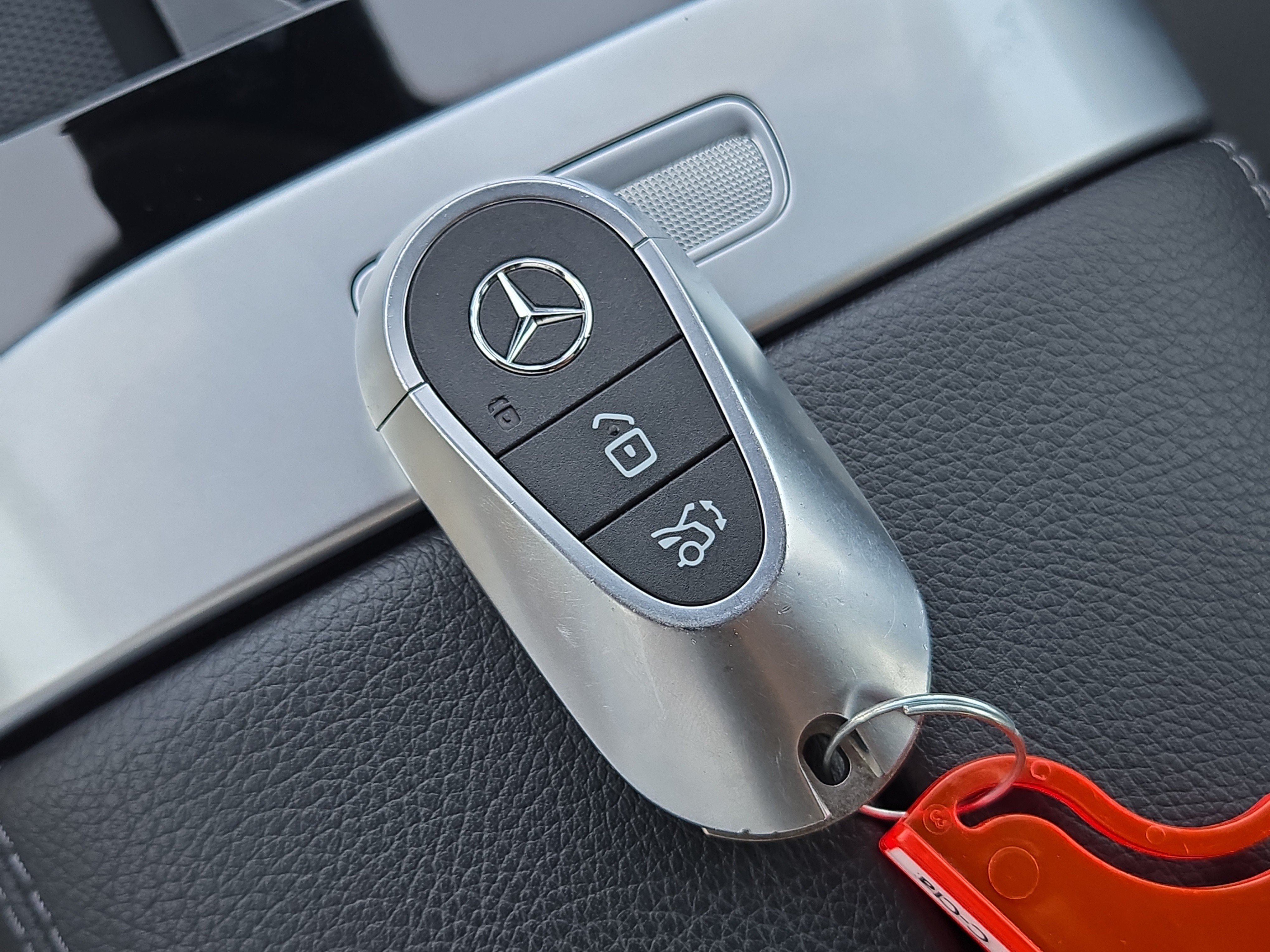 Used 2025 Mercedes-Benz C 300 4MATIC Sedan image 28