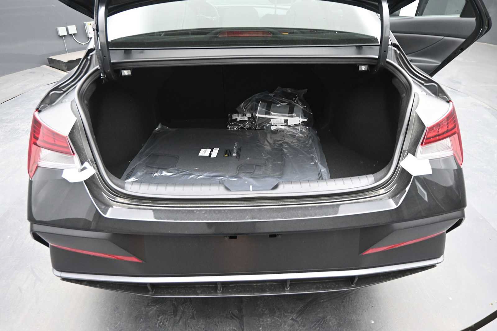 New 2026 Hyundai Elantra SEL Sport FWD image 13