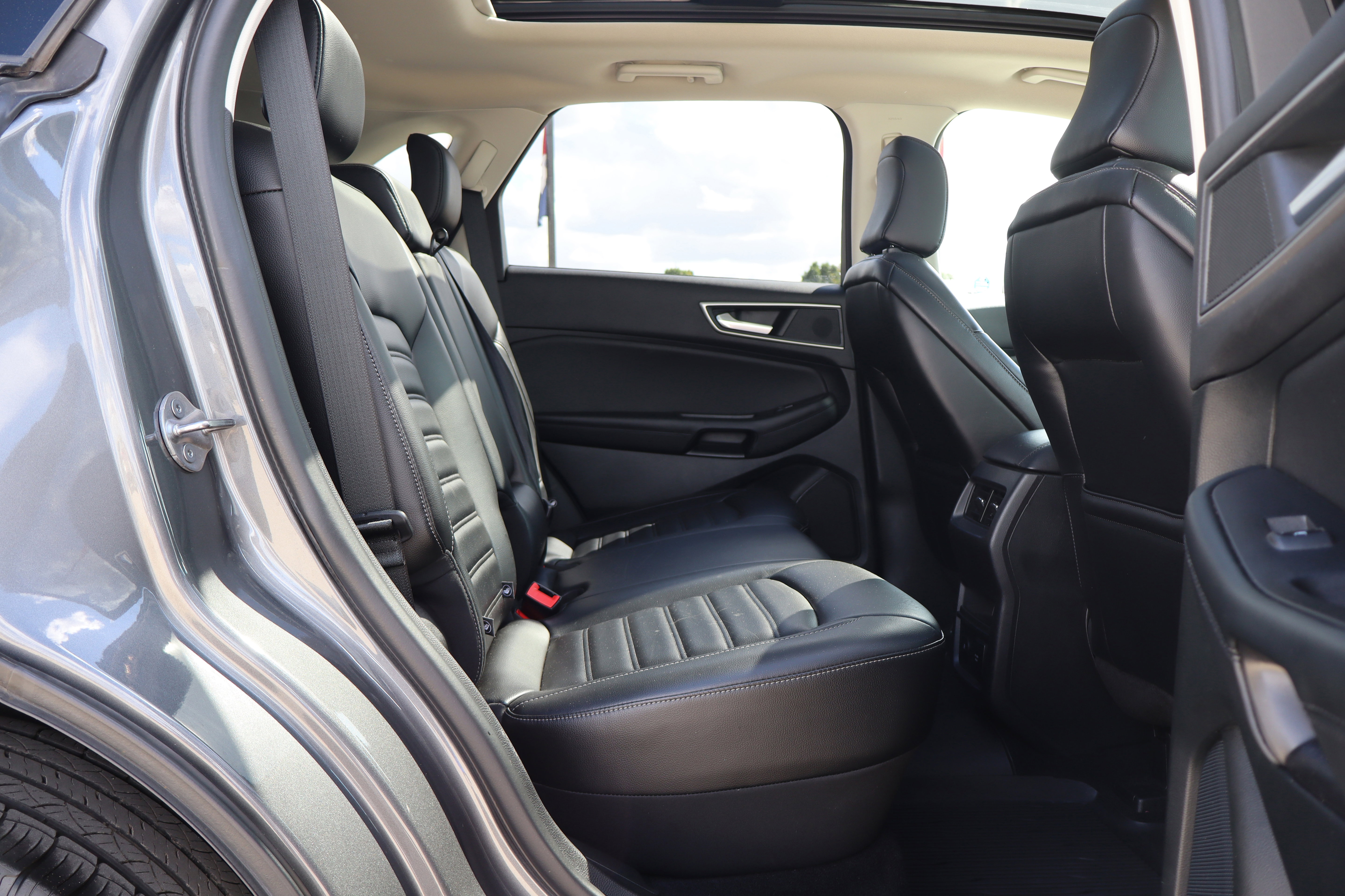 Used 2023 Ford Edge SEL w/ Convenience Package image 12