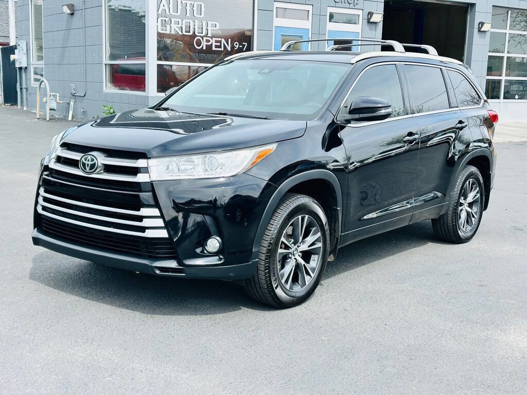 Used 2017 Toyota Highlander Plus w/ Carpet Mat Package AWD/4WD image 3