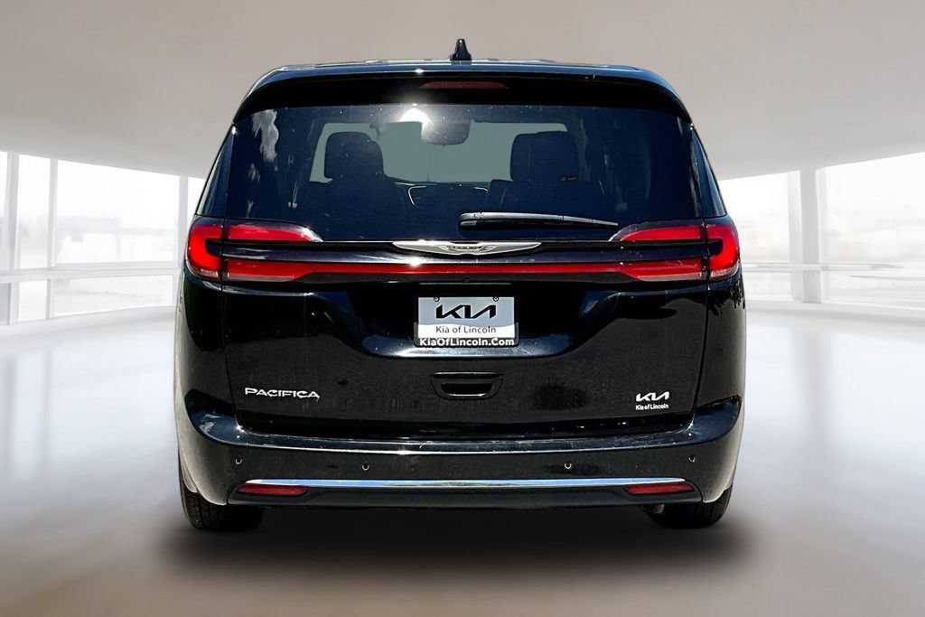 Used 2024 Chrysler Pacifica Touring-L FWD image 5