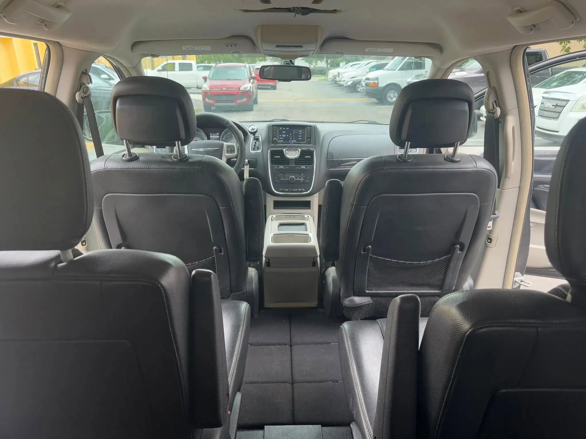 Used 2014 Chrysler Town & Country Touring image 17