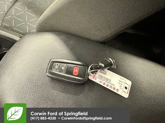 Used 2025 Toyota RAV4 XLE image 31