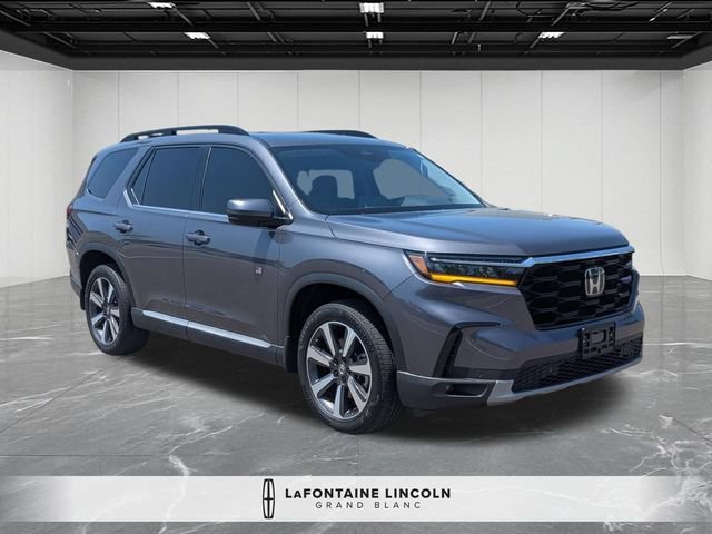 Used 2025 Honda Pilot Touring image 7