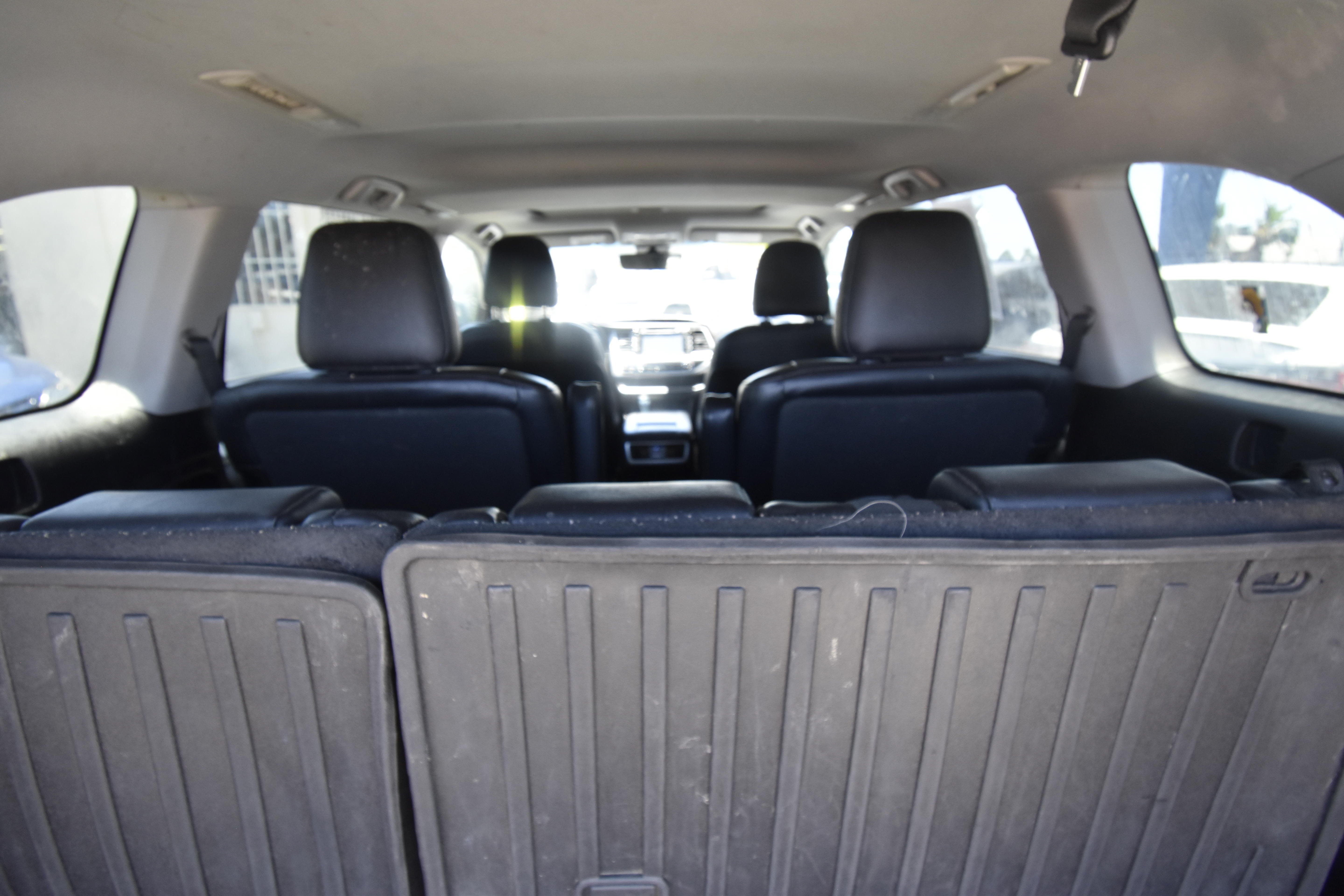 Used 2019 Toyota Highlander XLE FWD image 12