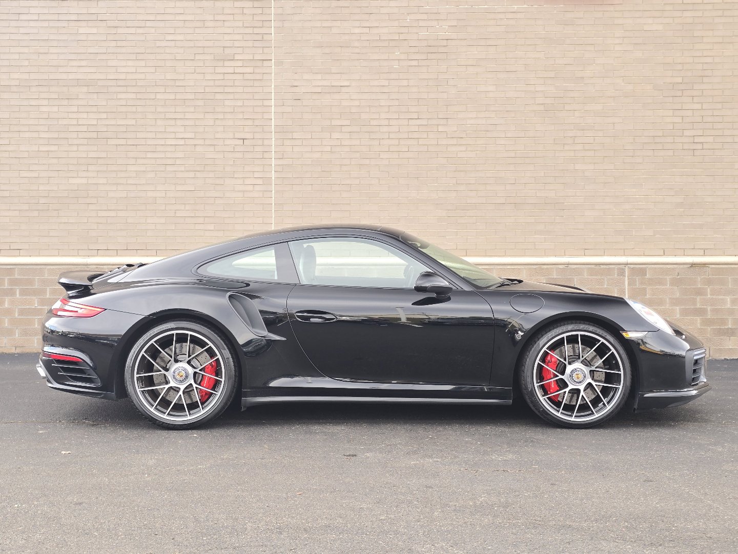 Used 2017 Porsche 911 Turbo image 8
