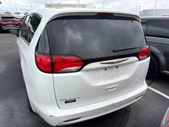 Used 2017 Chrysler Pacifica Touring FWD image 5