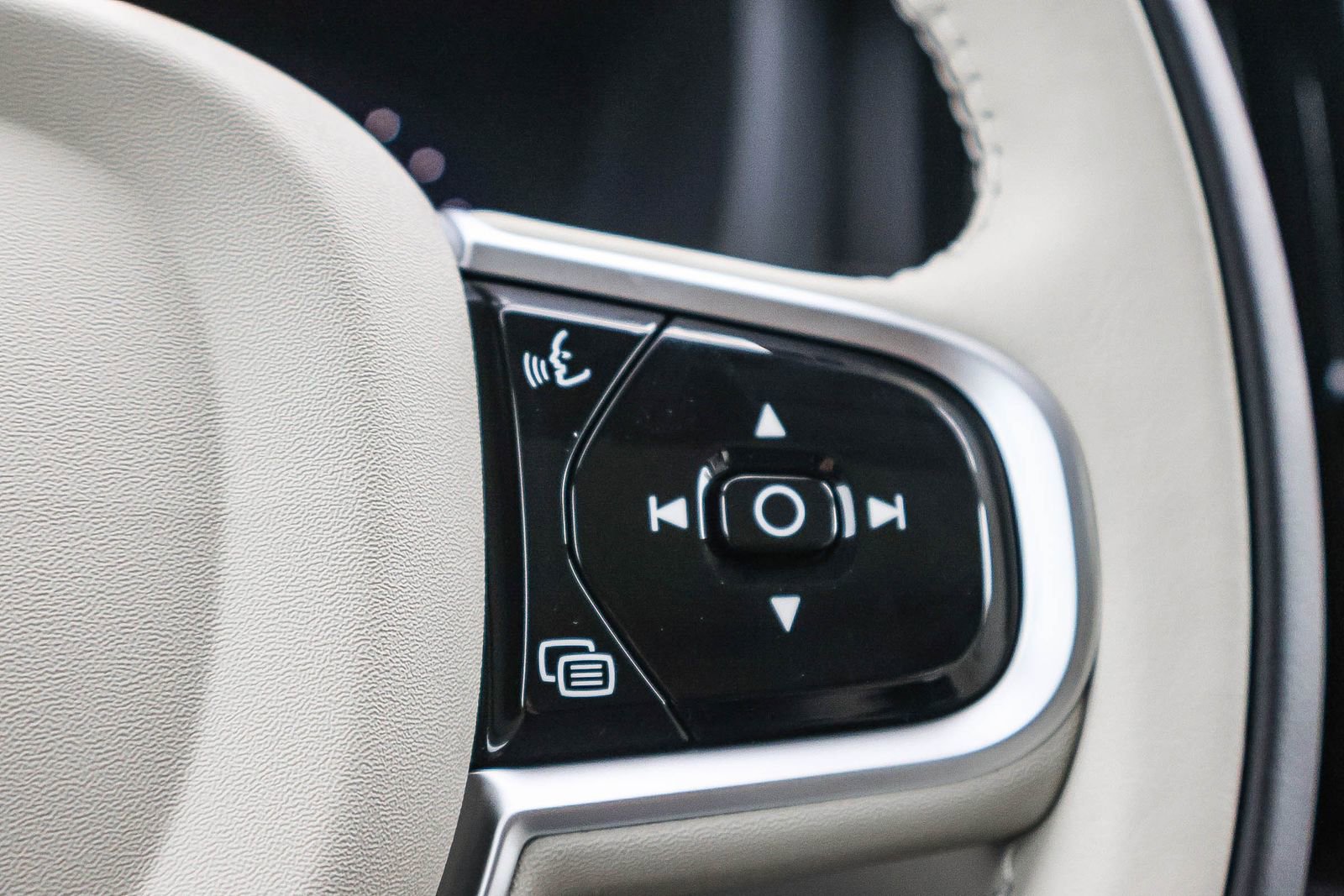 New 2026 Volvo XC60 T8 Ultra w/ Climate Package image 38