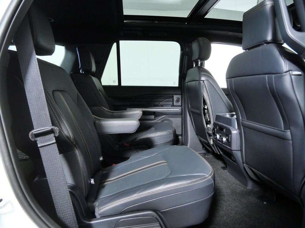 Used 2023 Ford Expedition Platinum AWD/4WD image 9