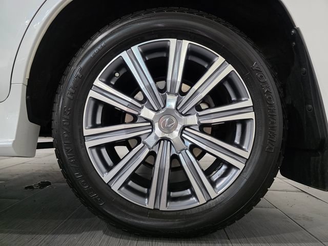 Used 2016 Lexus LX 570 4WD w/ Luxury Package image 23