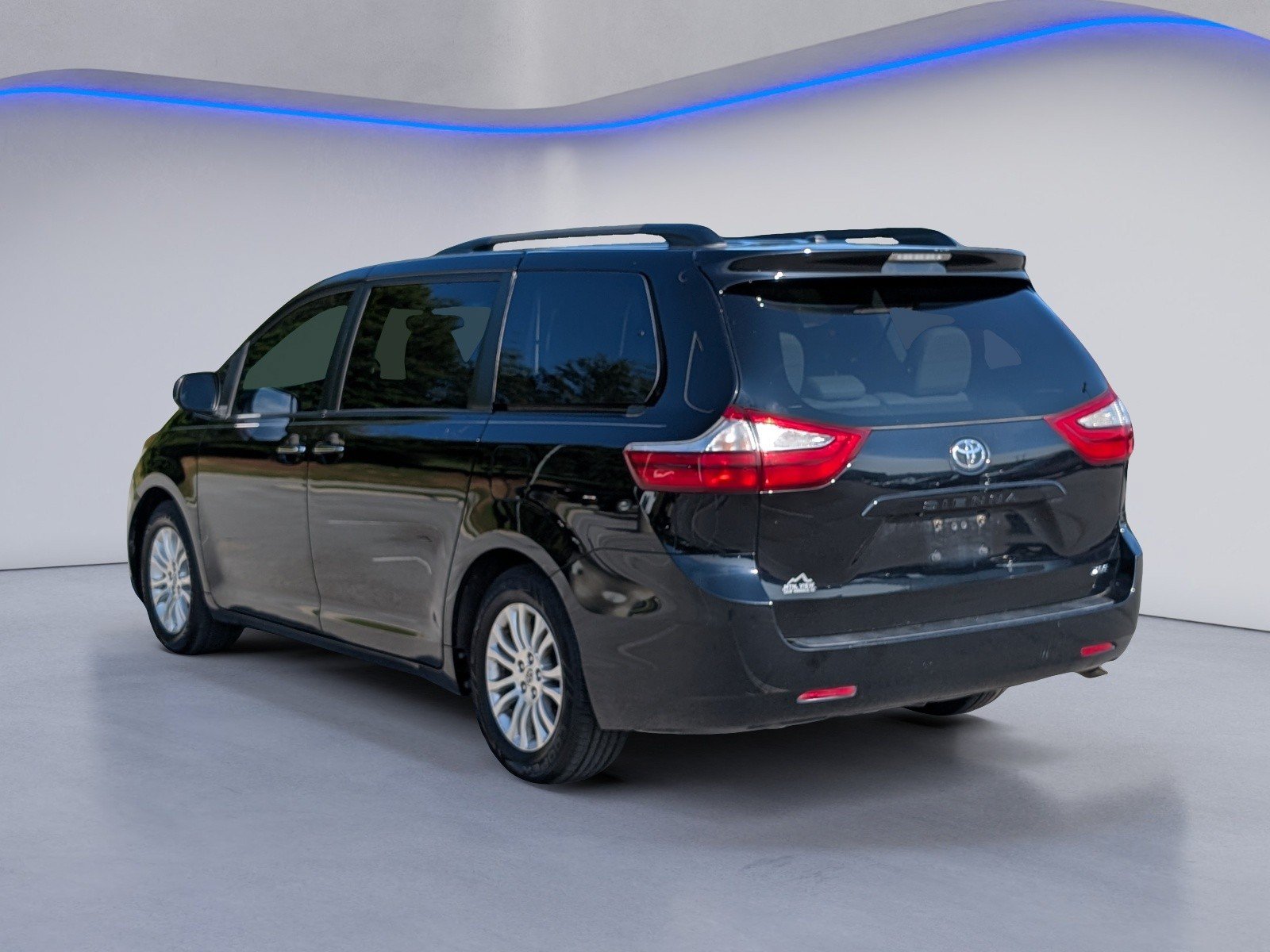 Used 2015 Toyota Sienna XLE FWD image 7