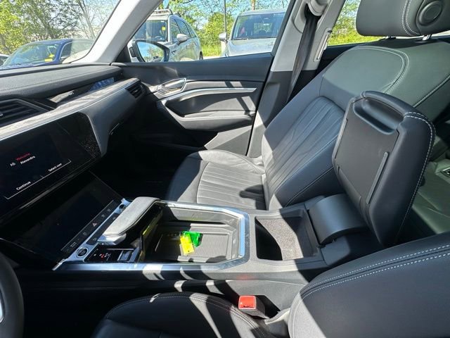 Used 2022 Audi e-tron Premium AWD/4WD image 26