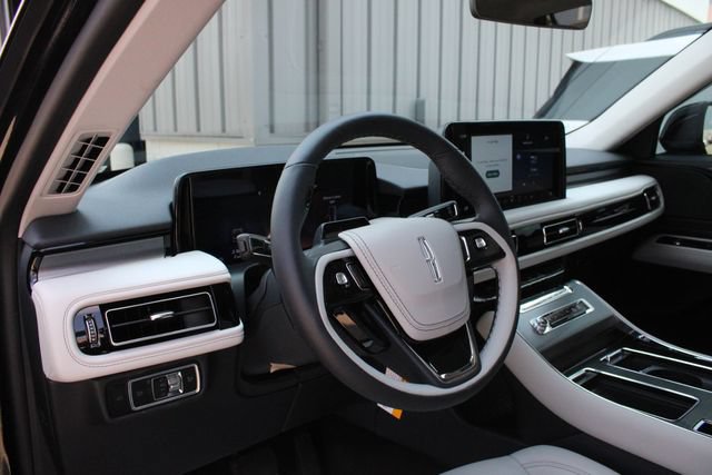 New 2026 Lincoln Aviator AWD image 2