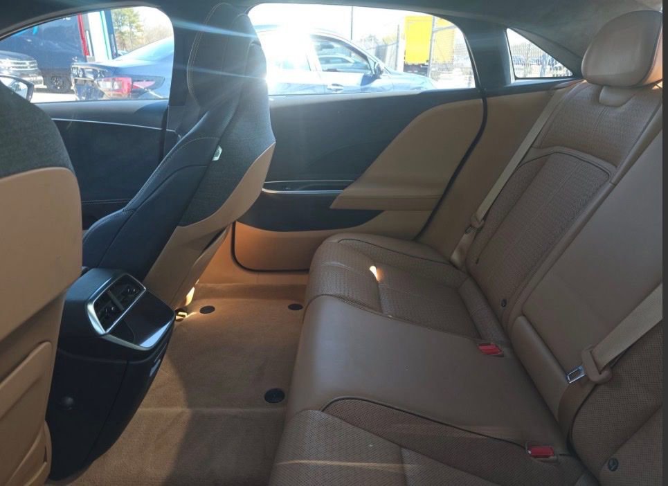 Used 2022 Lucid Air Grand Touring image 11