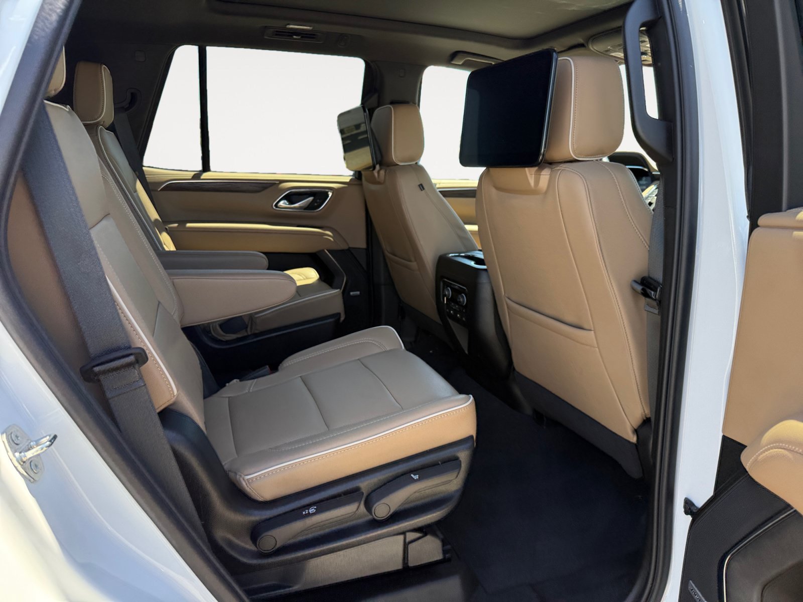 Used 2023 Chevrolet Tahoe Premier w/ Advanced Technology Package AWD/4WD image 18