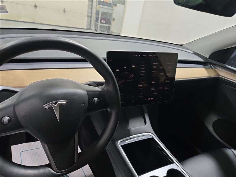 Used 2023 Tesla Model Y Long Range image 3