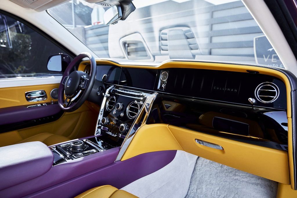 Used 2025 Rolls-Royce Cullinan image 46