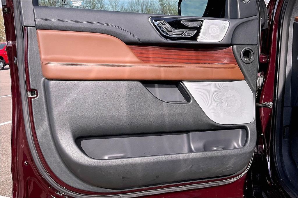 Used 2023 Lincoln Navigator Reserve image 22