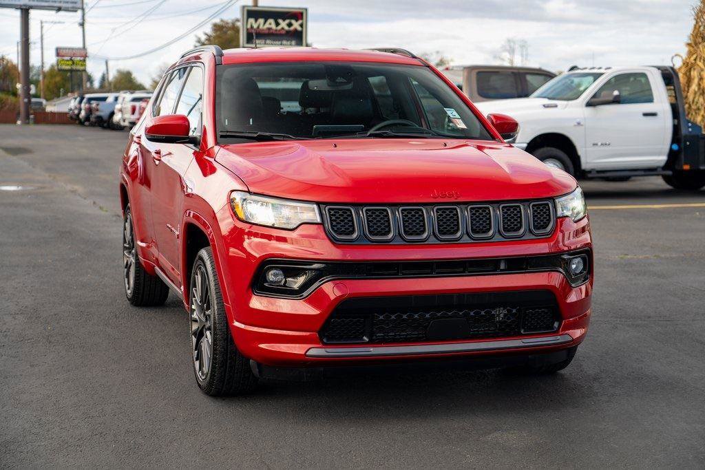 Used 2023 Jeep Compass Limited image 2