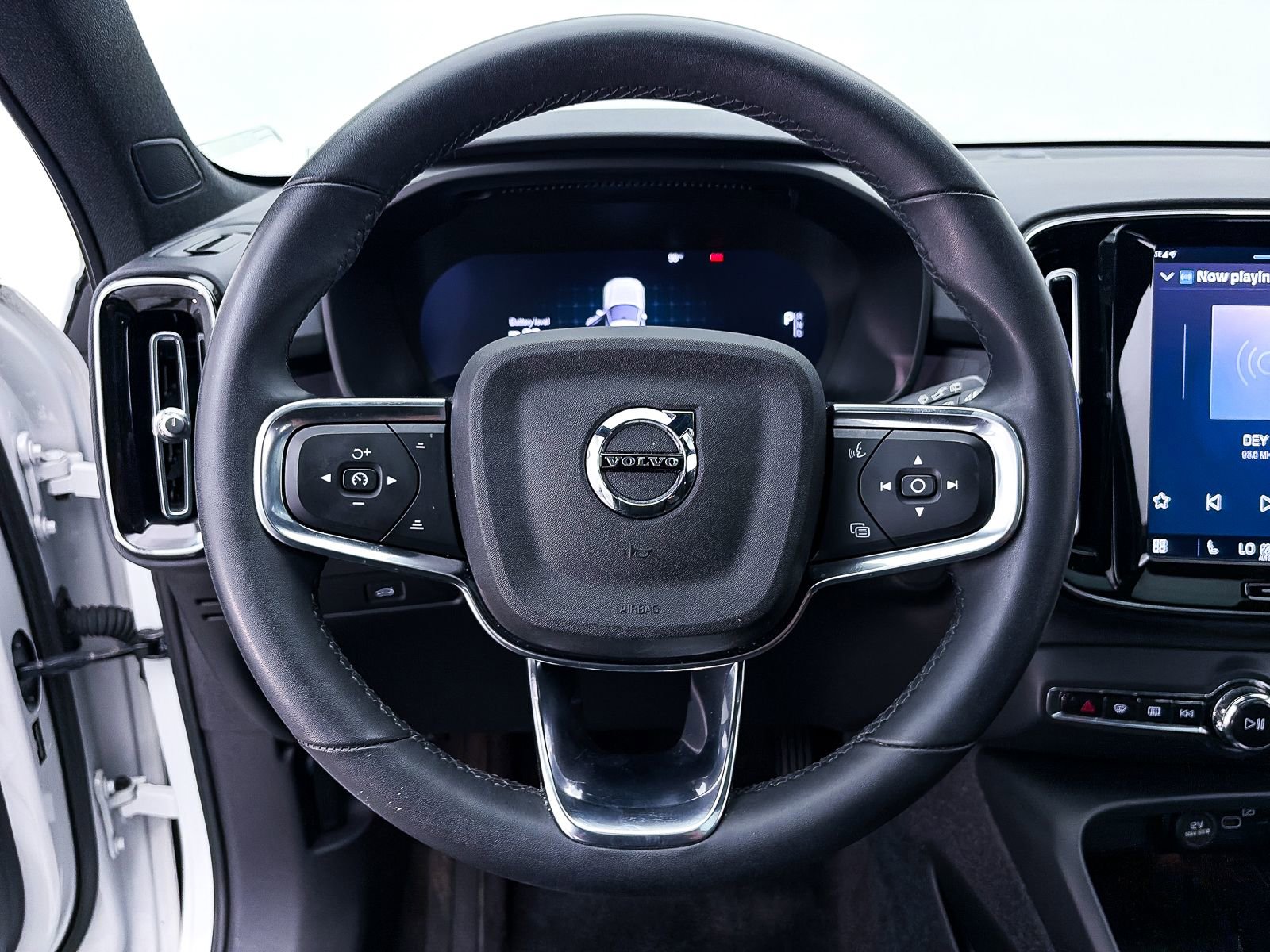 Used 2023 Volvo XC40 Recharge Plus AWD/4WD image 30
