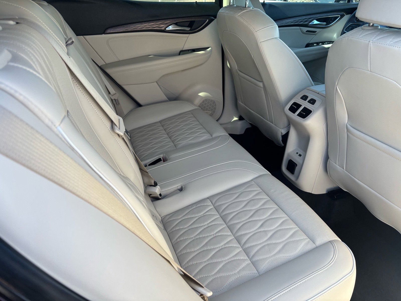 Used 2023 Buick Envision Avenir image 28