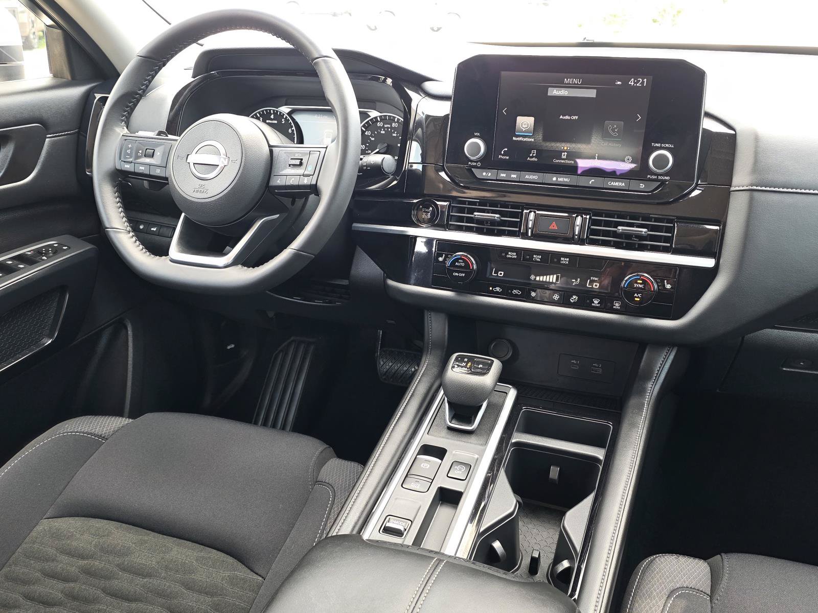 Used 2025 Nissan Pathfinder SV w/ SV Premium Package FWD image 10