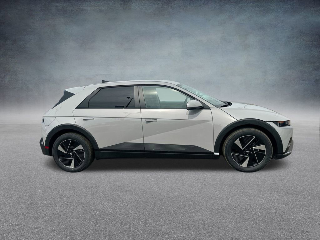 New 2025 Hyundai Ioniq 5 SE image 32