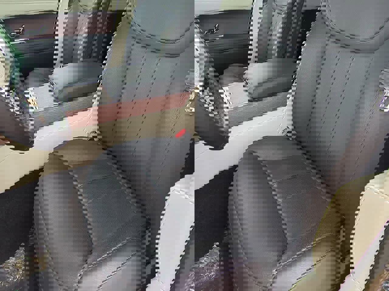 Certified 2024 Land Rover Range Rover SE image 15