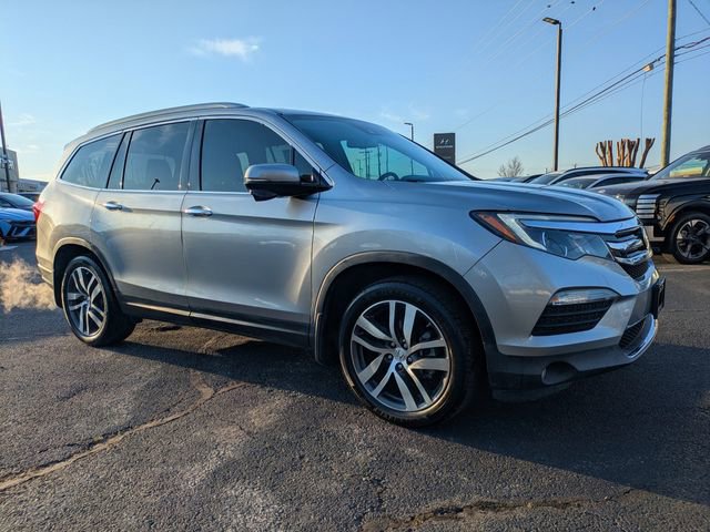 Used 2017 Honda Pilot Touring image 1