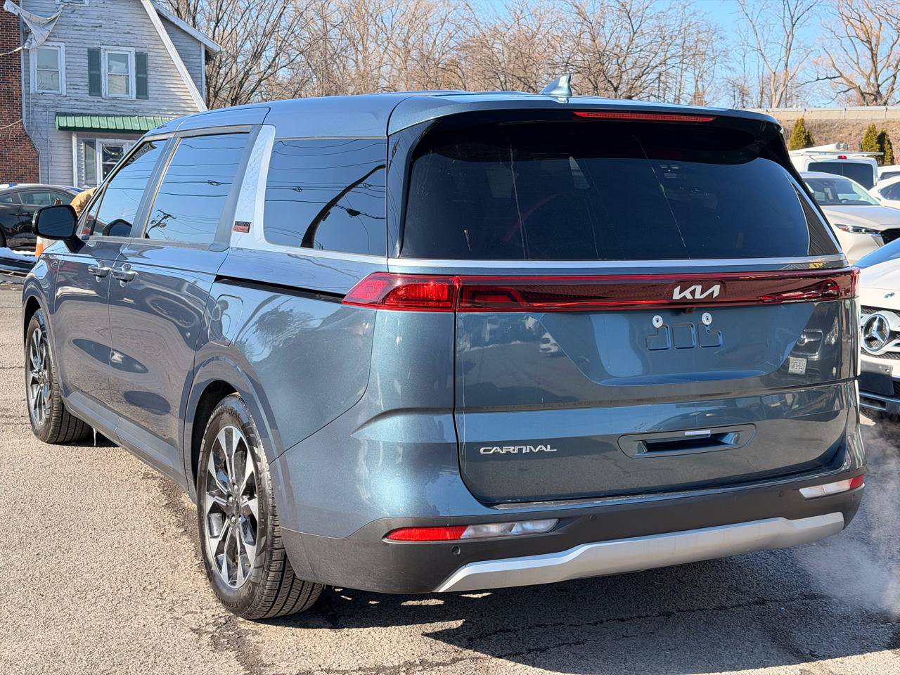 Used 2024 Kia Carnival EX FWD image 8