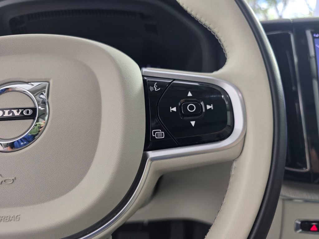 Used 2022 Volvo XC60 B5 Inscription w/ Protection Package Premier image 20