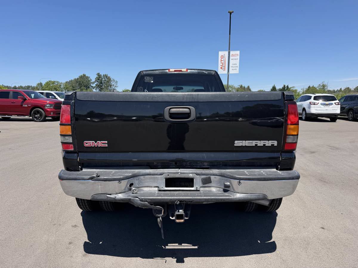 Used 2005 GMC Sierra 3500 SLT w/ Heavy-Duty Power Package AWD/4WD image 7