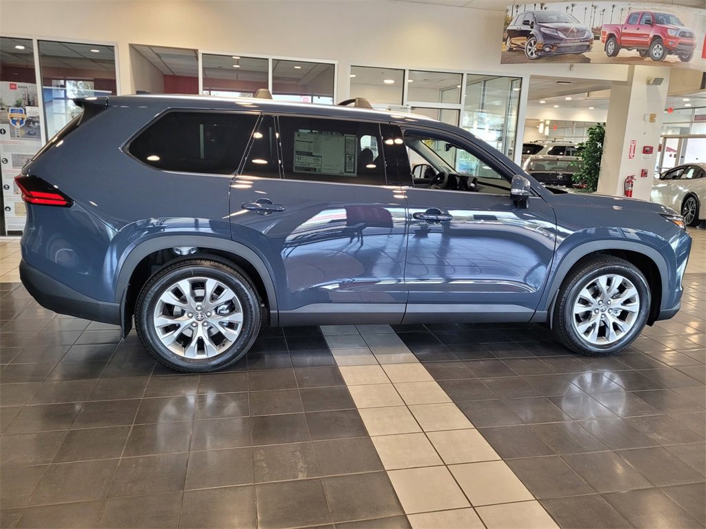 New 2025 Toyota Grand Highlander AWD image 4
