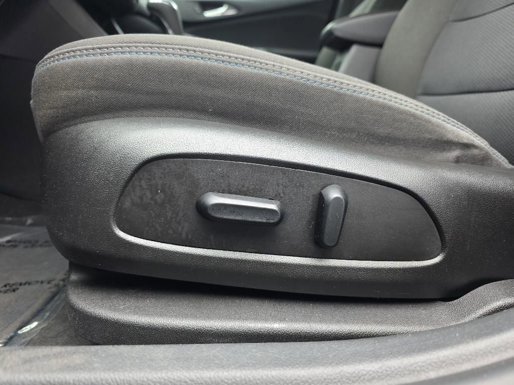 Used 2017 Chevrolet Cruze LT w/ Convenience Package FWD image 22