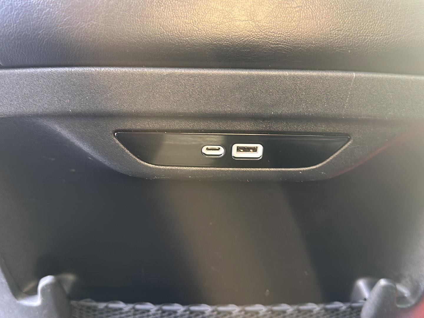 Used 2025 Chrysler Pacifica Select image 13