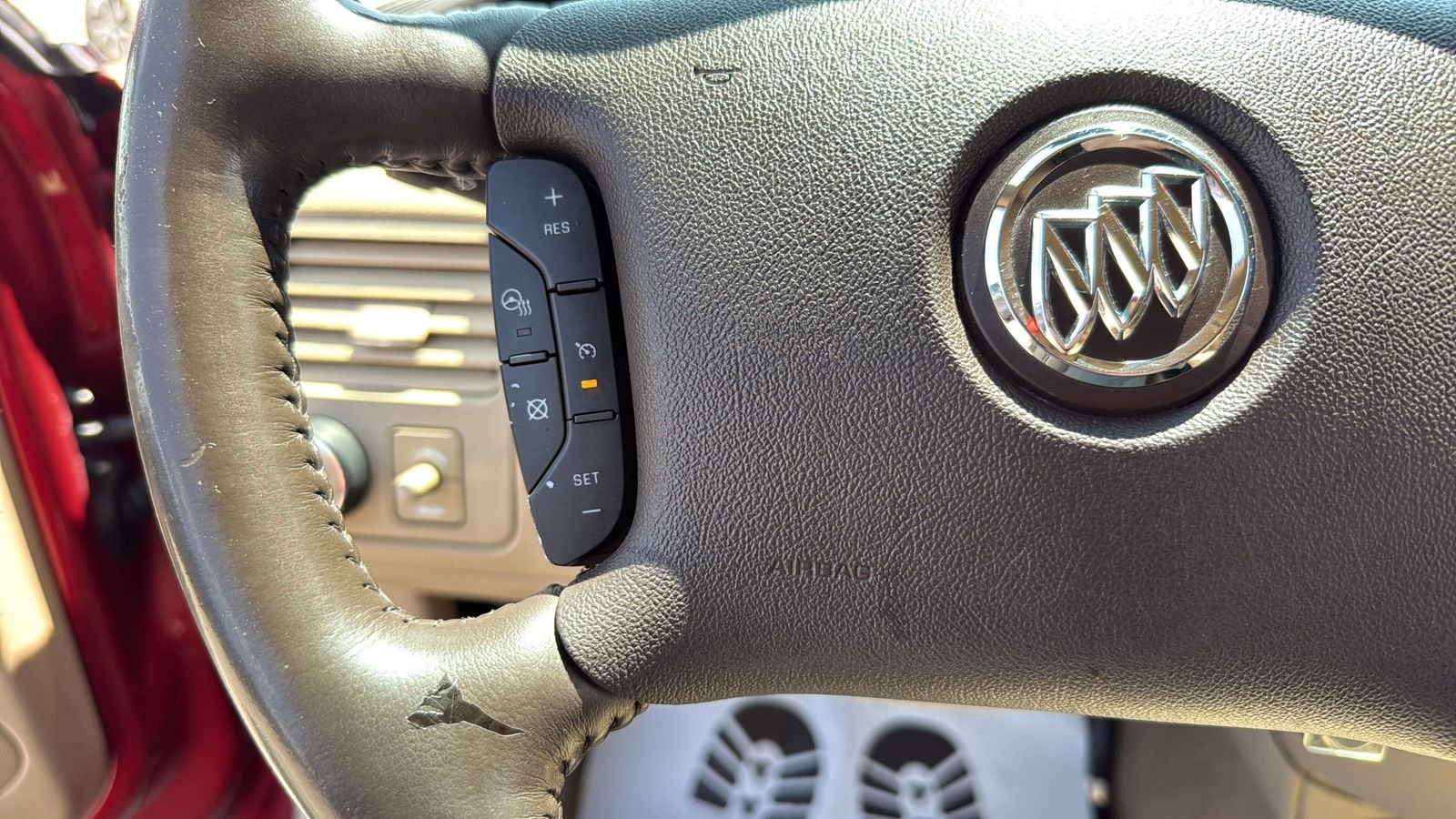 Used 2011 Buick Lucerne CXL w/ Driver Confidence Package FWD image 13