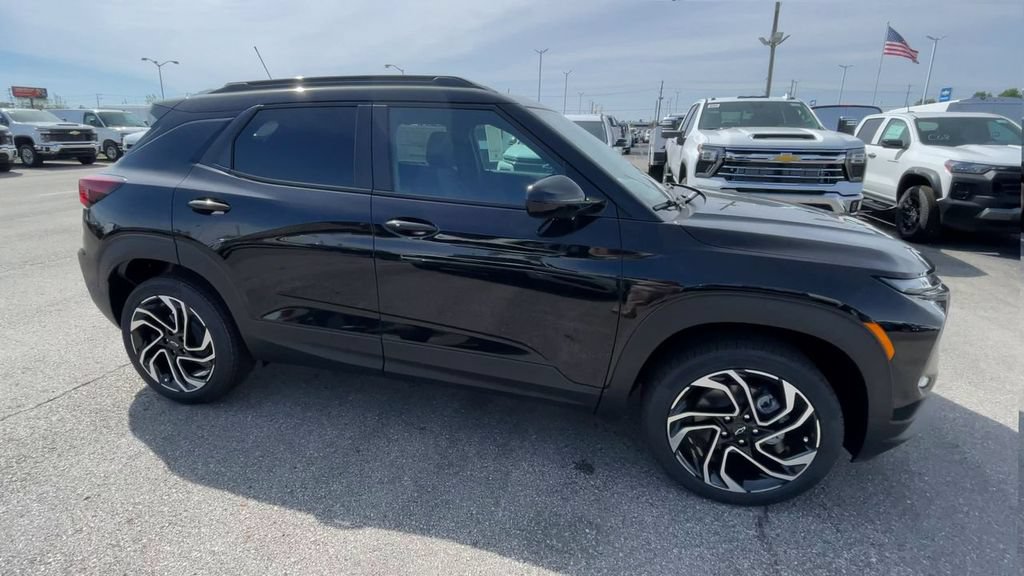 New 2026 Chevrolet TrailBlazer RS w/ Convenience Package AWD/4WD image 3