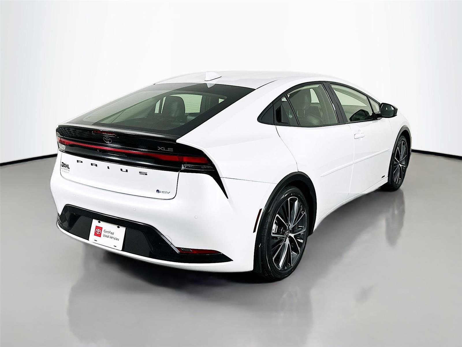 Used 2023 Toyota Prius XLE image 7