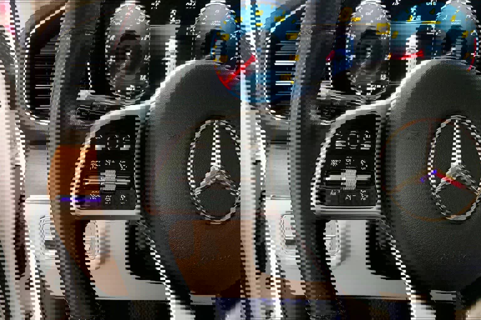 Used 2021 Mercedes-Benz GLE 350 4MATIC w/ Premium Package image 22