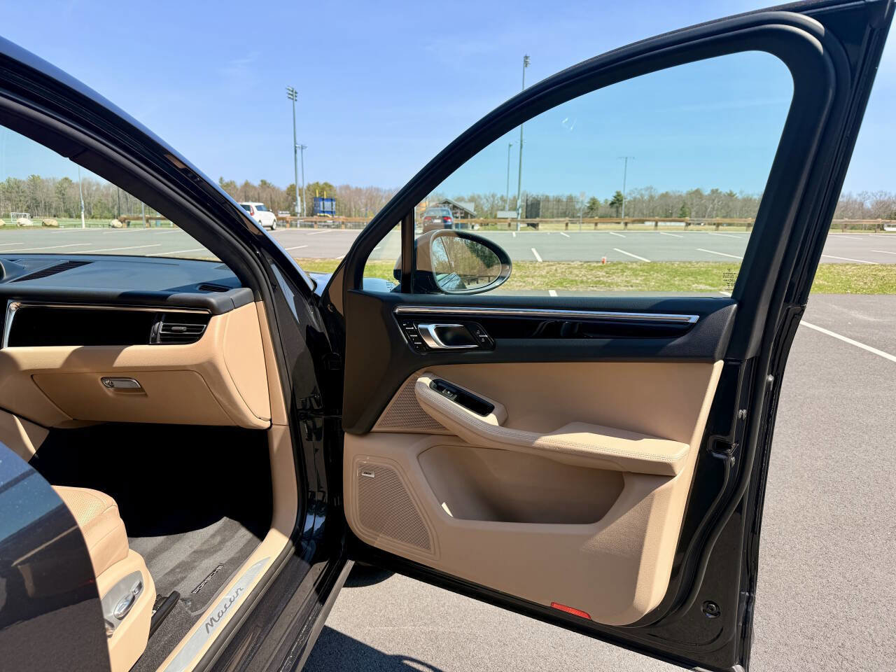 Used 2024 Porsche Macan w/ Premium Plus Package AWD/4WD image 25