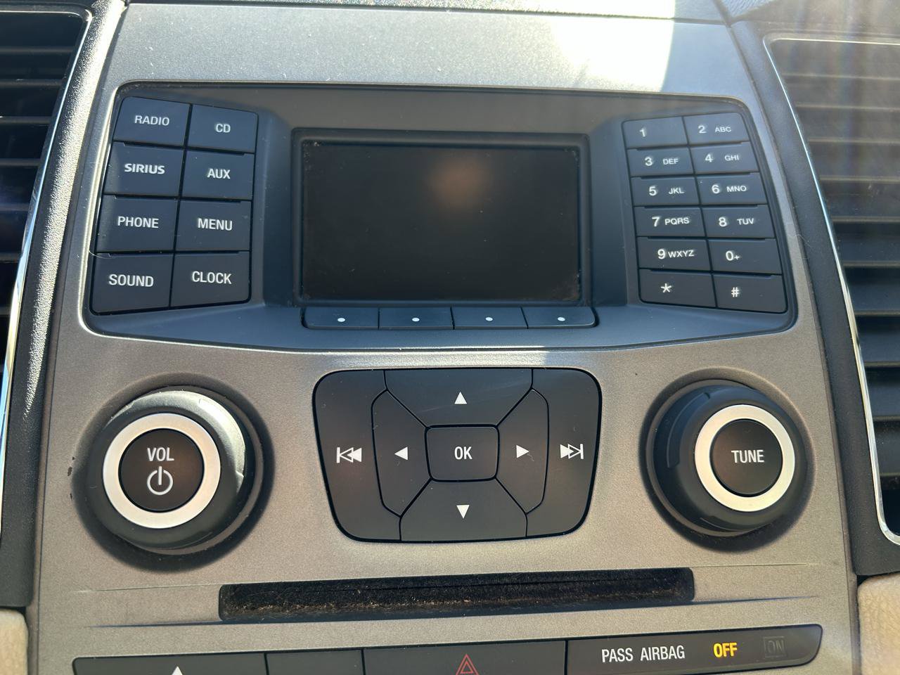 Used 2016 Ford Taurus SE FWD image 22