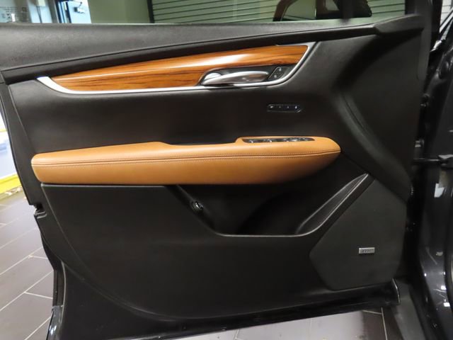 Used 2020 Cadillac XT5 Premium Luxury FWD image 9