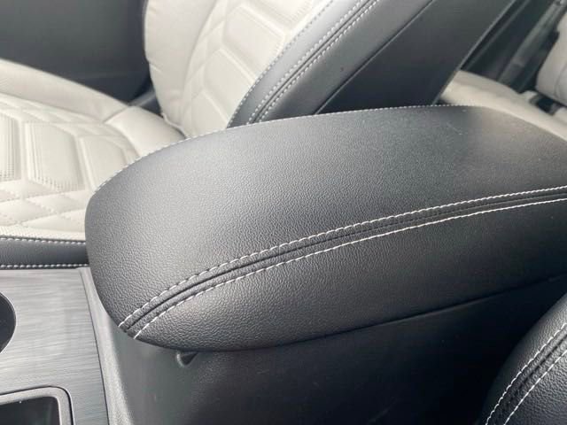 New 2024 Ford Escape Platinum w/ Premium Technology Package AWD/4WD image 30