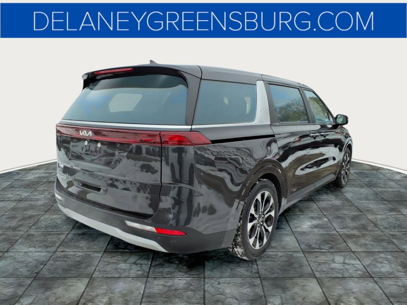 Used 2022 Kia Carnival EX image 3